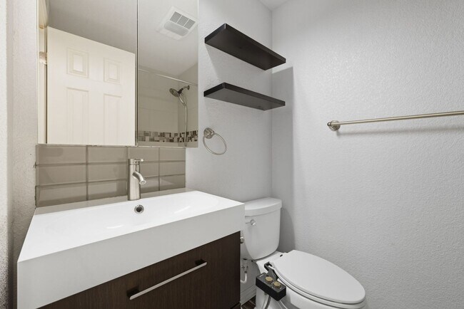 Building Photo - All you want in a home! 5 bed 3 bath ranch...