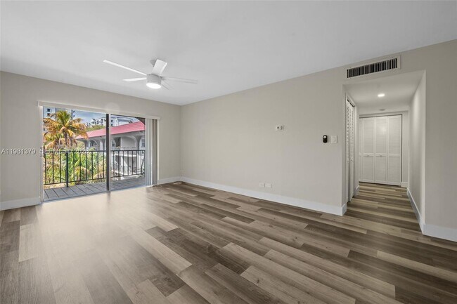 Building Photo - 8107 SW 72nd Ave