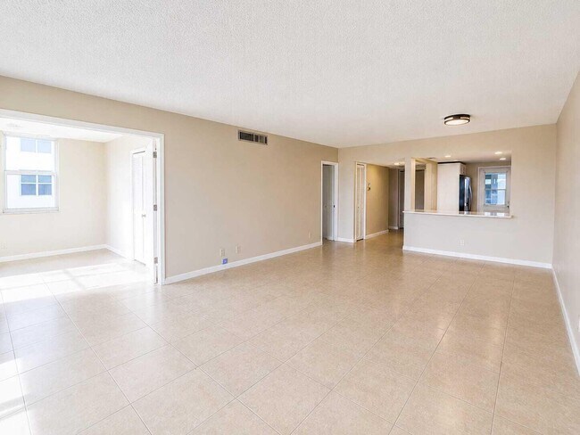 Building Photo - 2681 S Course Dr