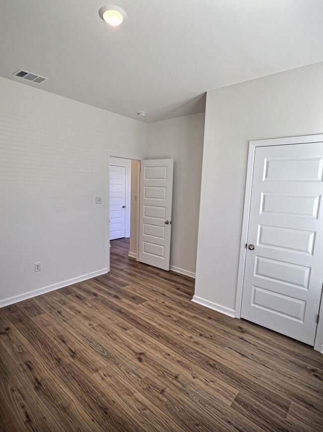 Building Photo - 123 Everly Cir