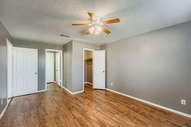 Building Photo - 1913 West Loop