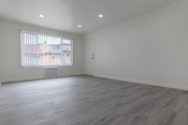 Building Photo - com358