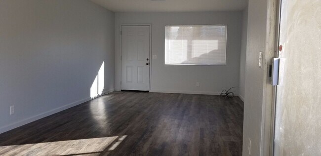 Building Photo - East Davis 3 Bedroom 1 Bathroom Duplex