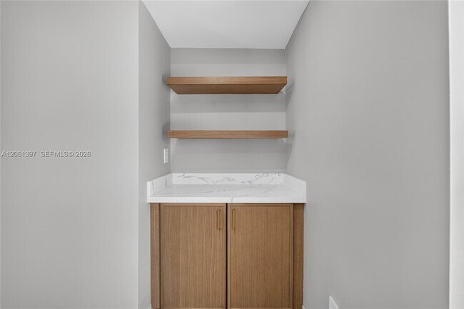 Building Photo - 1011 NW 30th Ct