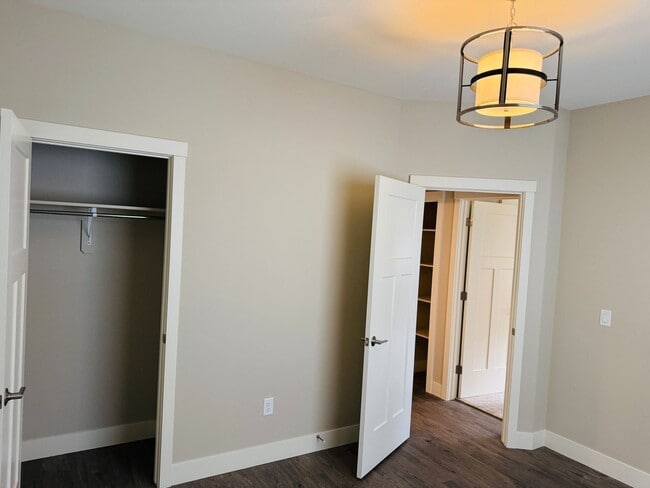 Building Photo - 2 bed, 2 bath West End Luxury