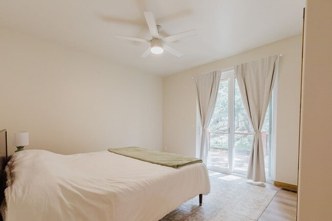 Building Photo - Beautiful New Construction Mountain Retreat