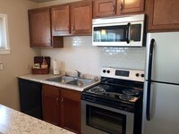 Building Photo - 50 - SAXONY COURT APARTMENTS