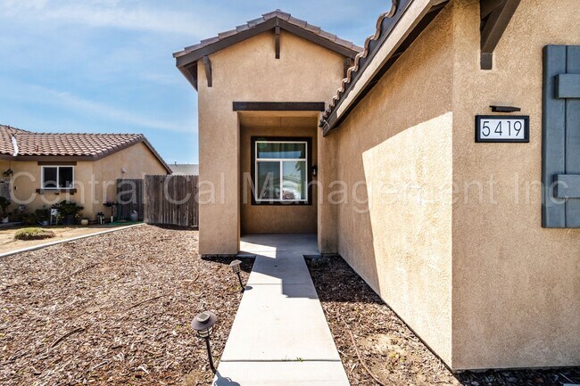 Building Photo - 3 Bedroom/2 Bath Home in Tyner Ranch - $22...
