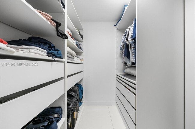 Building Photo - 445 Poinciana Island Dr