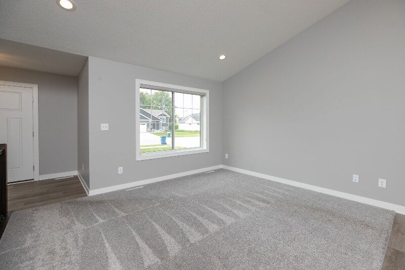 Building Photo - 2116 Twiggy Dr NE