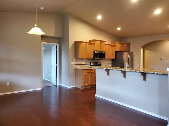 Building Photo - Pet Friendly Craftsman Style Home in Desirable West Salem Neighborhood