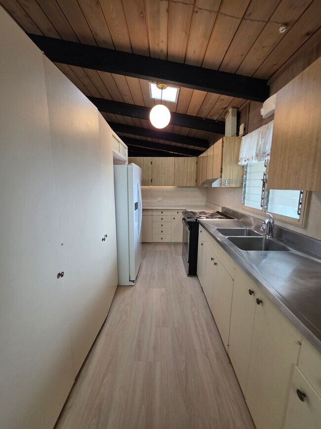 Building Photo - Peaceful Manoa - Spacious 3 bedroom, 2 bath single family home