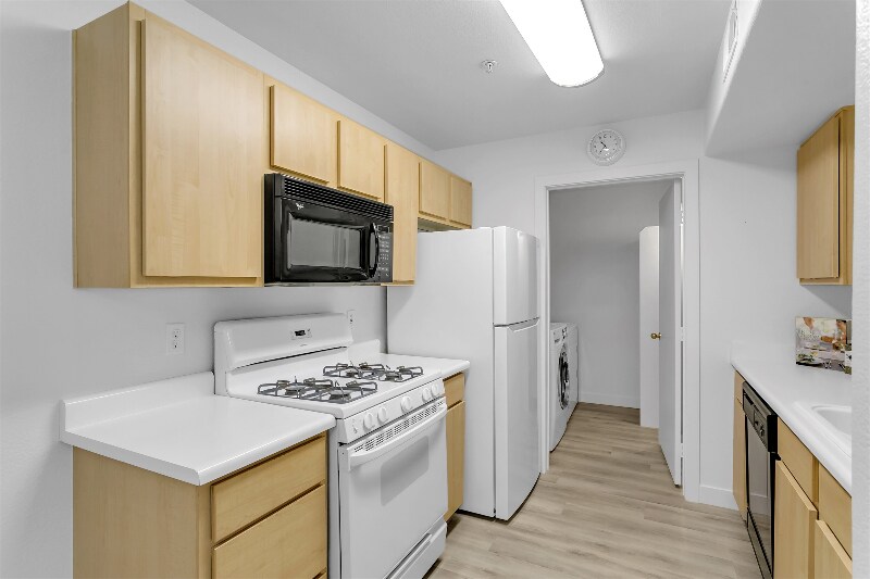 Building Photo - 950 Seven Hills Dr