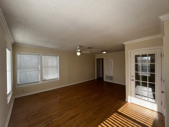 Building Photo - Ready for move in