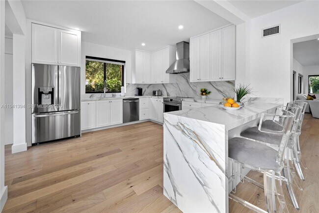 Building Photo - 600 NE 57th St