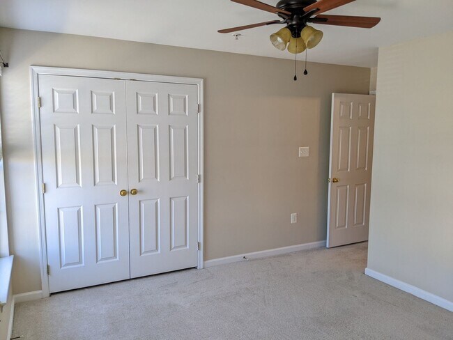 Building Photo - Updated condo in Ballenger Creek available in June!