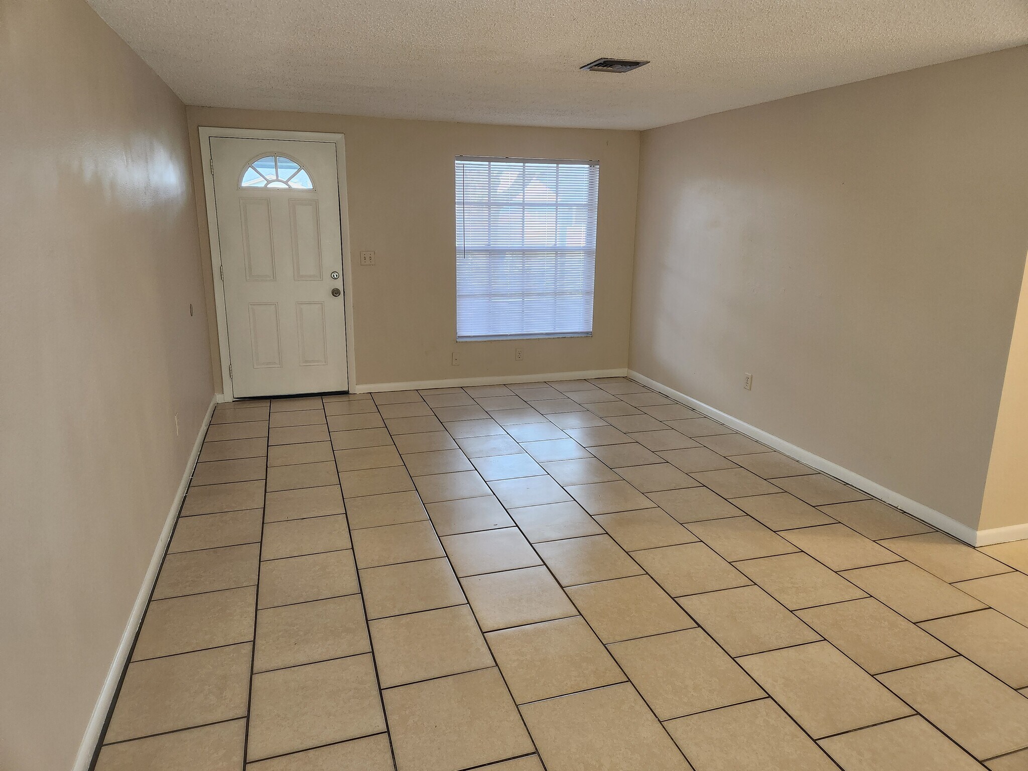 Building Photo - 2906 Cedaridge Dr