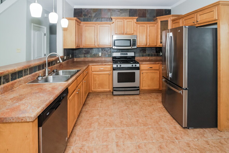 Building Photo - 450 Green Willow Cove