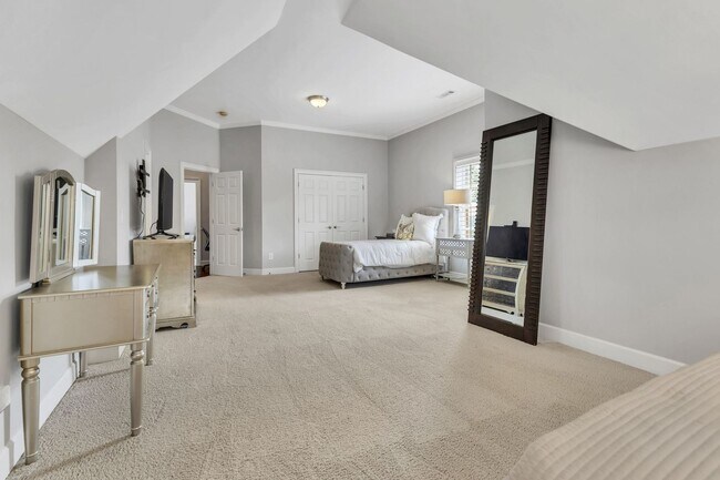 Building Photo - Fully Furnished 4 Bedroom, 3.5 Bath w/ 3 Car Garage and Unfinished Basement in Governors Club
