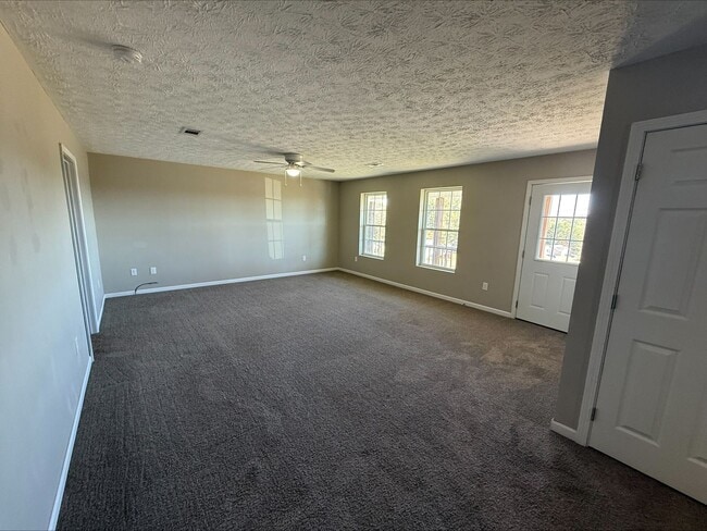 Building Photo - 3 Bedroom  2 Bathroom in White Pine
