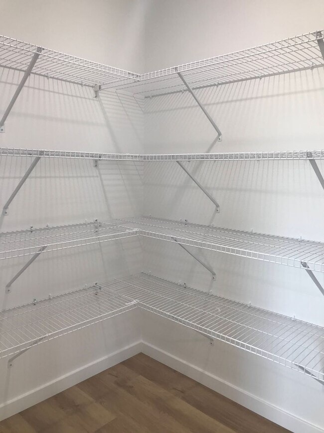 Building Photo - Executive Rental -  4 Bedroom 3 Baths