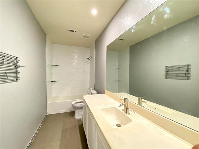 Building Photo - 1420 Hudspeth Dr