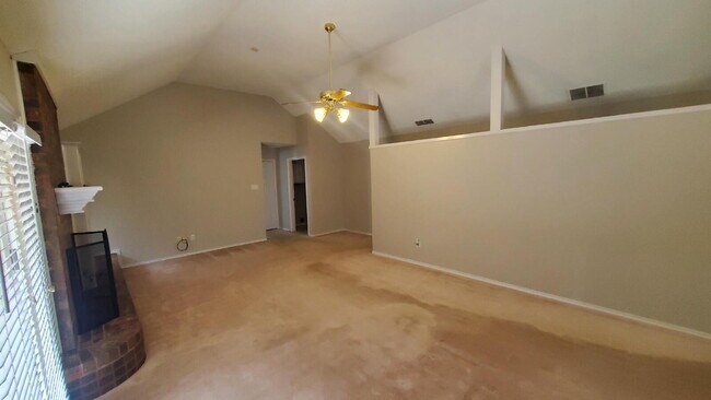 Building Photo - Spacious Townhome Southwest Lubbock