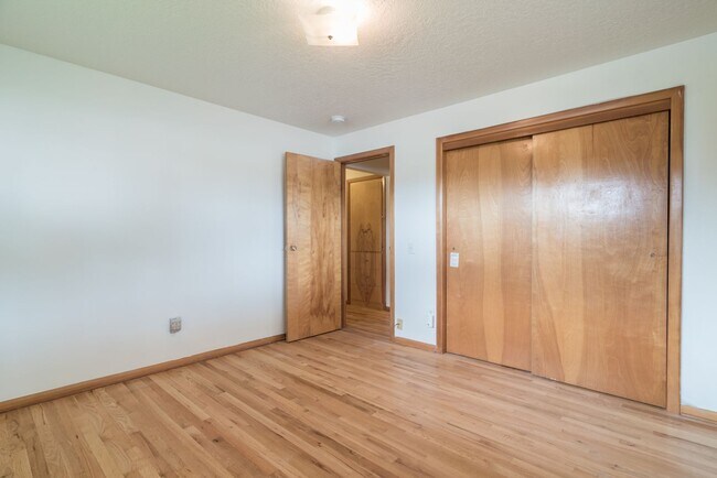 Building Photo - SE Walnut (Hillsboro)