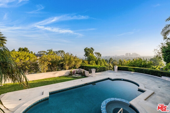 Building Photo - 1136 Calle Vista Dr