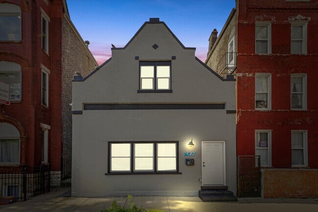 Building Photo - 1627 W 17th St