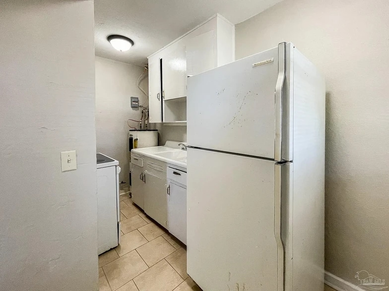 Building Photo - 8 Rowland Ct