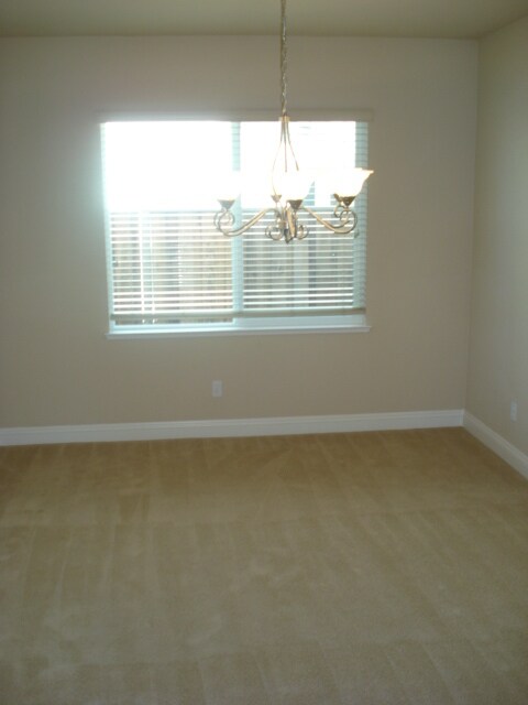Building Photo - NICE 2 STORY 4+ BED, 3 BA, 3CAR, 3000+SQFT...