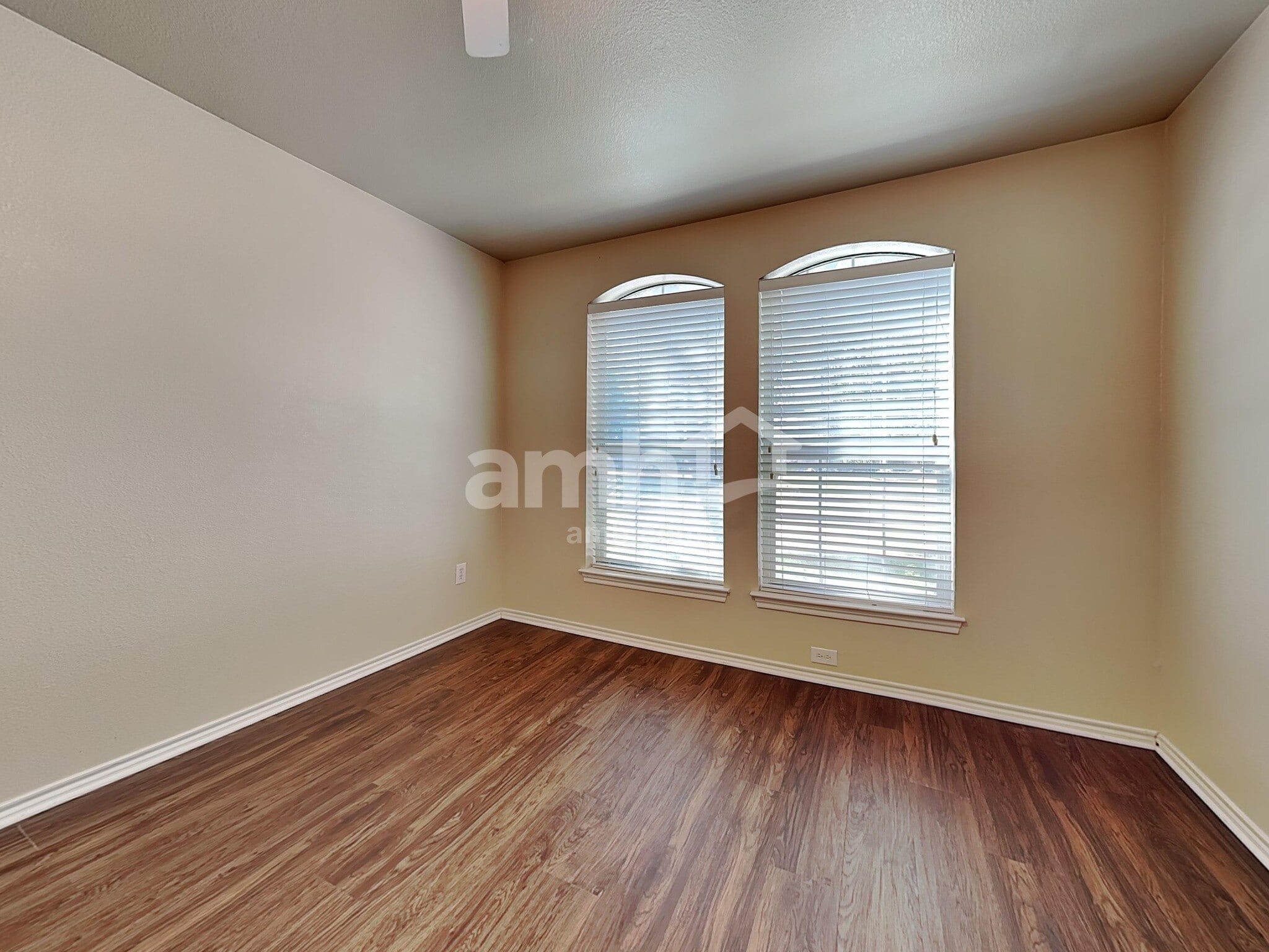 Building Photo - 702 Fleming St