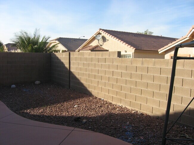 Building Photo - Beautiful Three Bedroom Home Available in Southern Highlands