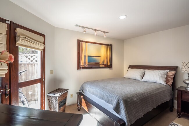 Building Photo - 221 30th St