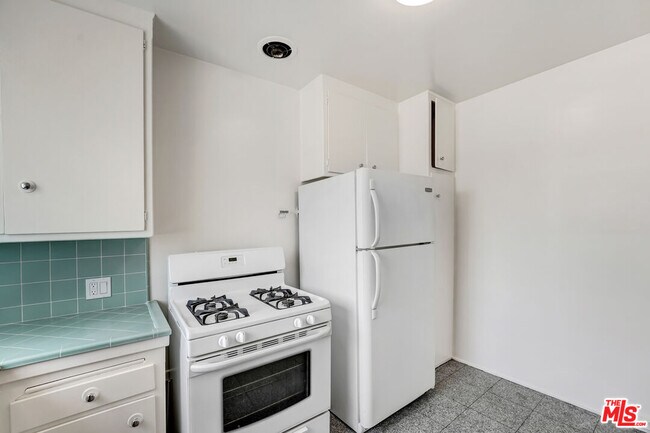 Building Photo - 1433 Hayworth Ave