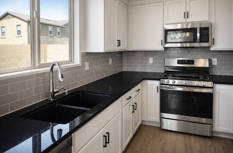 Building Photo - 8337 E Irwin Ave