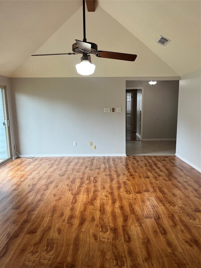 Building Photo - 6218 Woodland Forest Dr