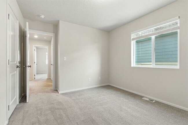 Building Photo - Beautifully Maintained Home in Coveted HOA...