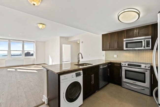 Building Photo - 88 Morgan St