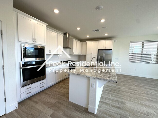 Building Photo - Beautiful Newer Elk Grove 3bd/2.5ba Home with 2 Car Garage