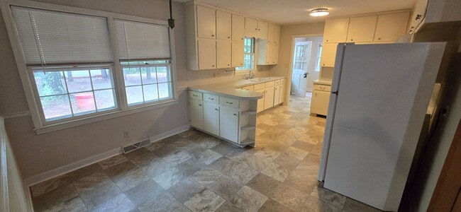 Building Photo - Nice private ranch in the woods
