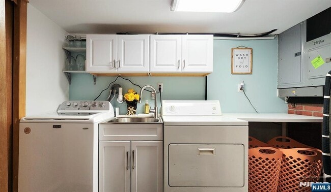 Building Photo - 11 Banta Ave