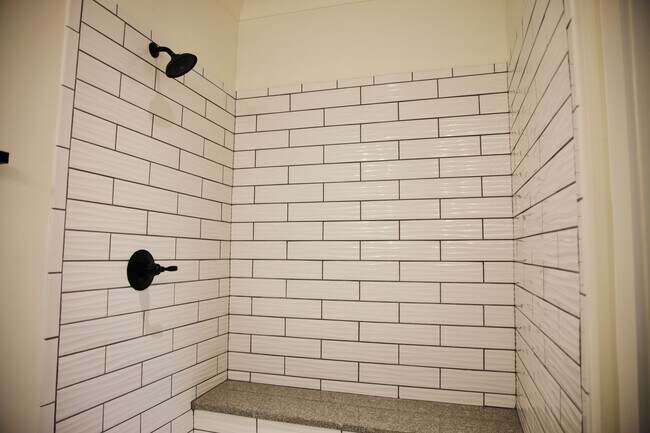 Building Photo - BRAND NEW 2BD 2.5B TOWNHOME