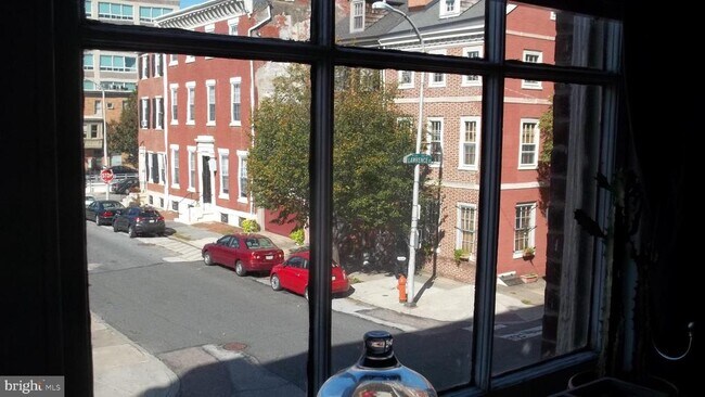 Building Photo - 408 Vine St