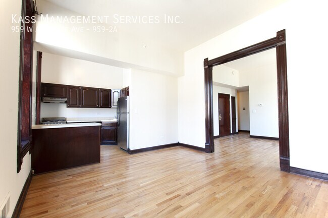 Building Photo - 959 W Armitage Ave