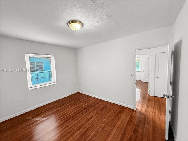 Building Photo - 1575 SW 12th Ave