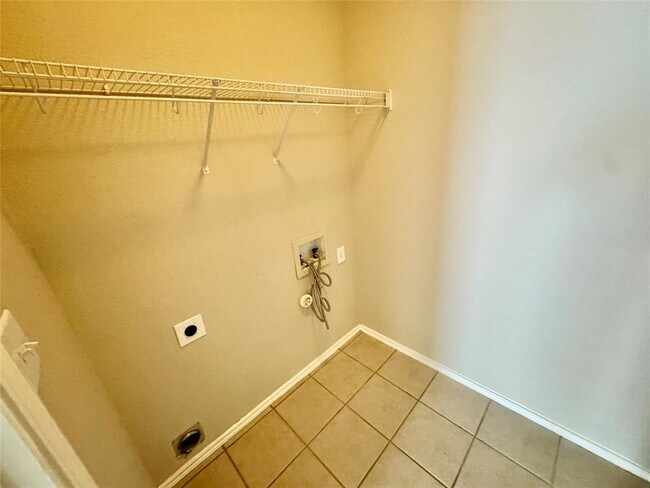 Building Photo - 2110 Charlotte Estates Dr
