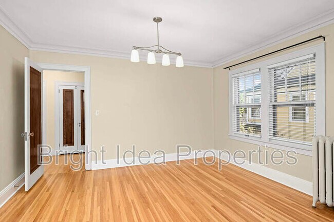 Building Photo - 969 St Clair Ave