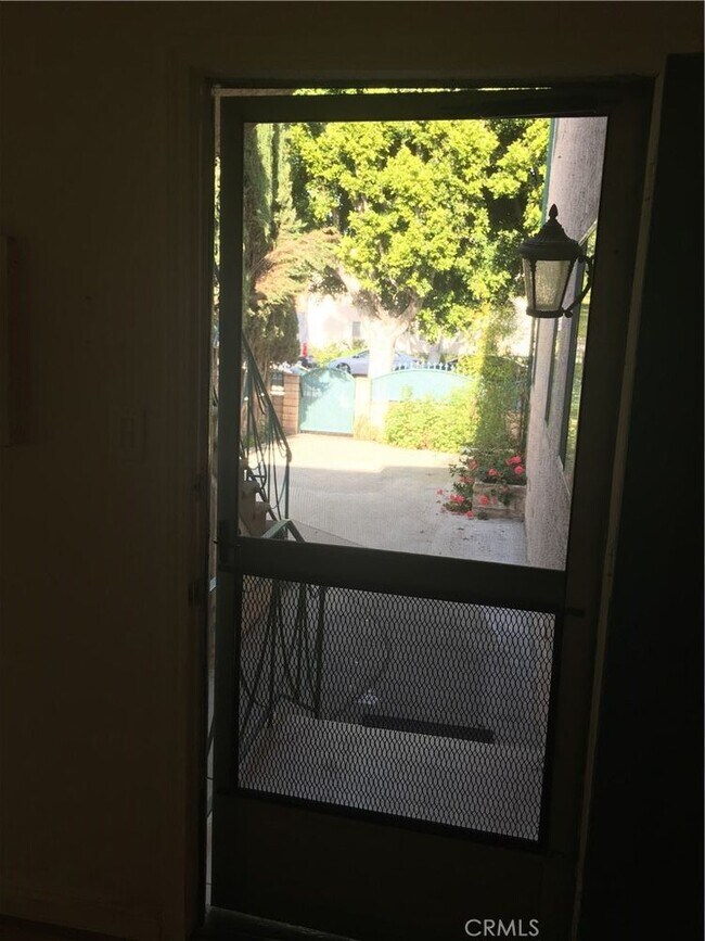 Building Photo - 4933 Cahuenga Blvd
